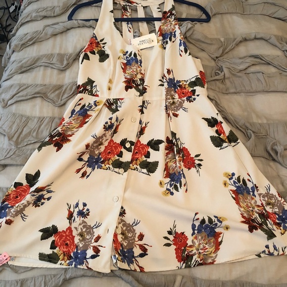 Summer dress - Picture 1 of 3